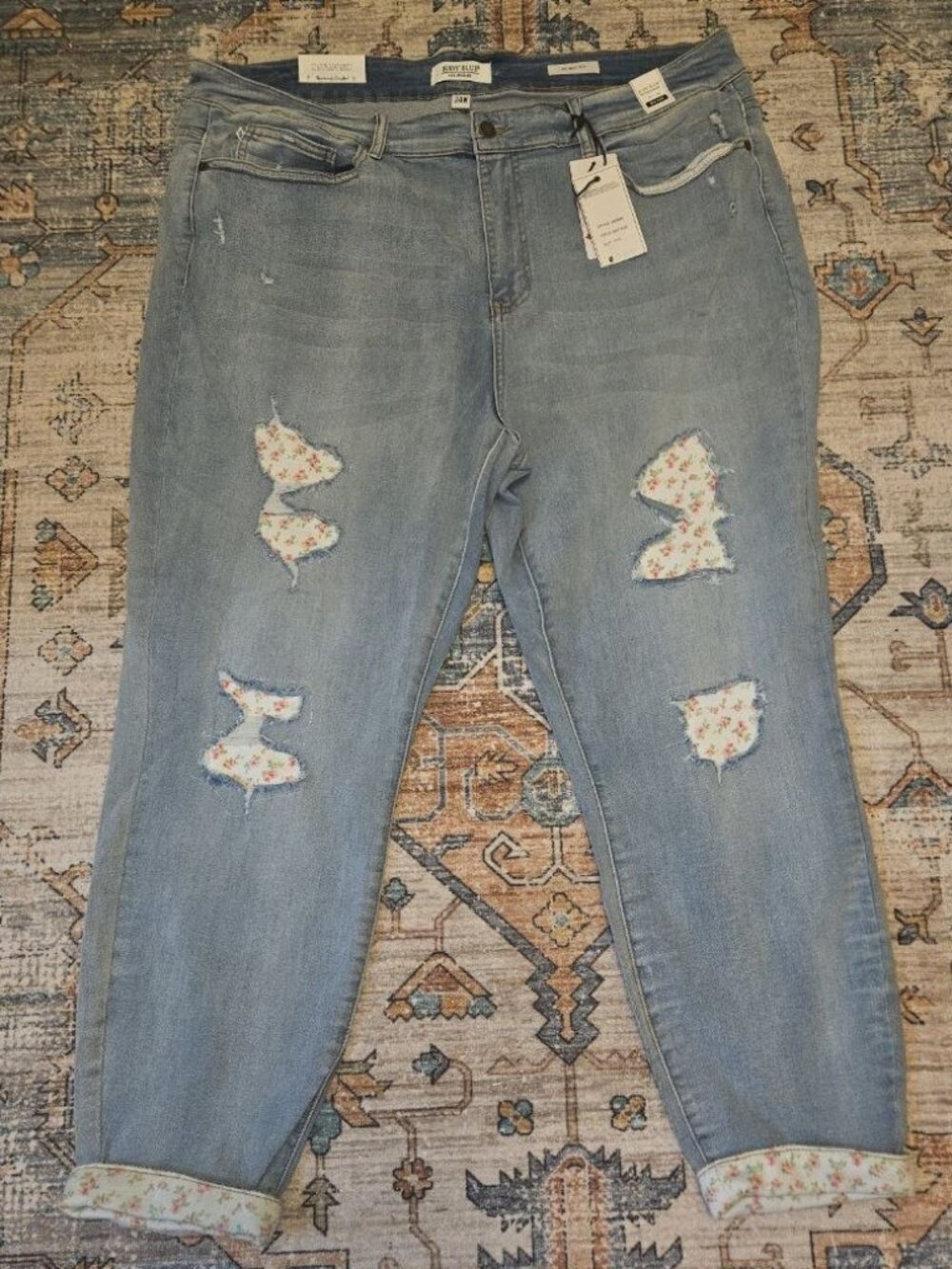 🚨NWT- JUDY BLUE Peek A Bloom Floral Patch Skinny Jean FloralCuff OFFERS WELCOME